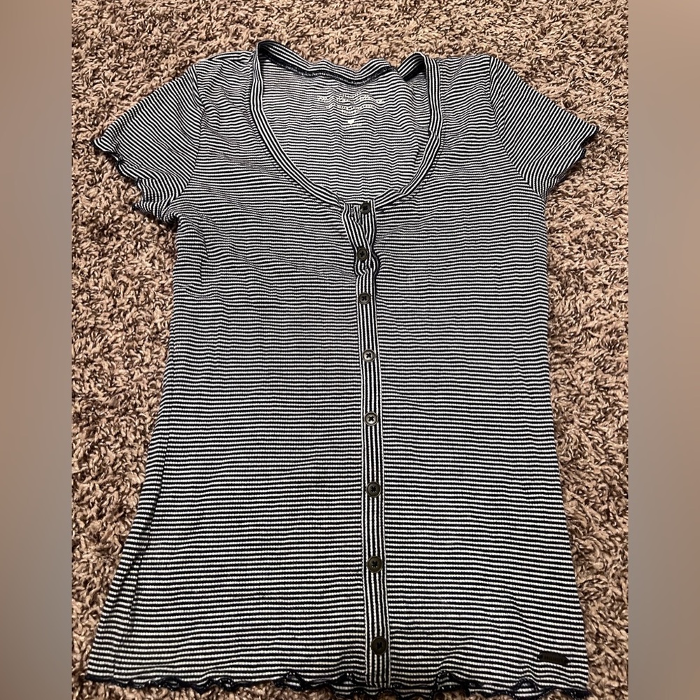 Hollister top